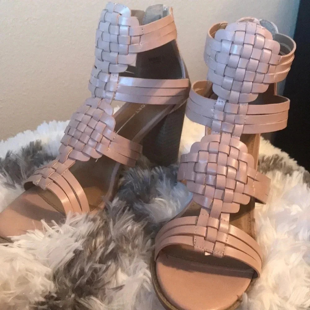 💝Sexy strappy sandals 💝 - Picture 3 of 6